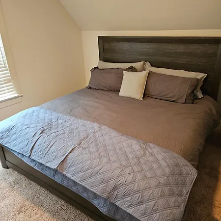 Modern Midtown Home With 3 King Beds